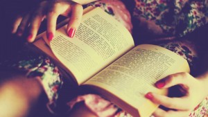women_dress_reading_books_turk